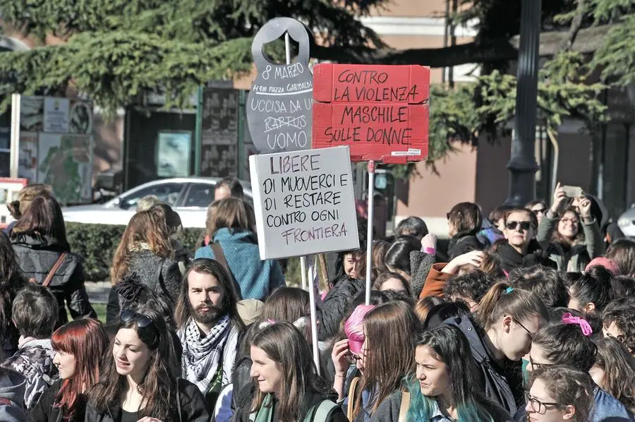 Orro marzo: la manifestazione lungo le vie della città