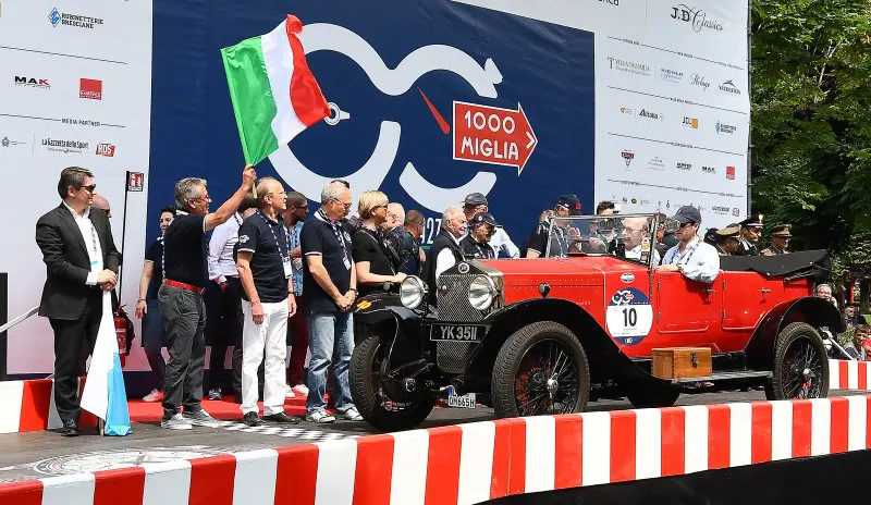 Il via alla Mille Miglia in viale Venezia