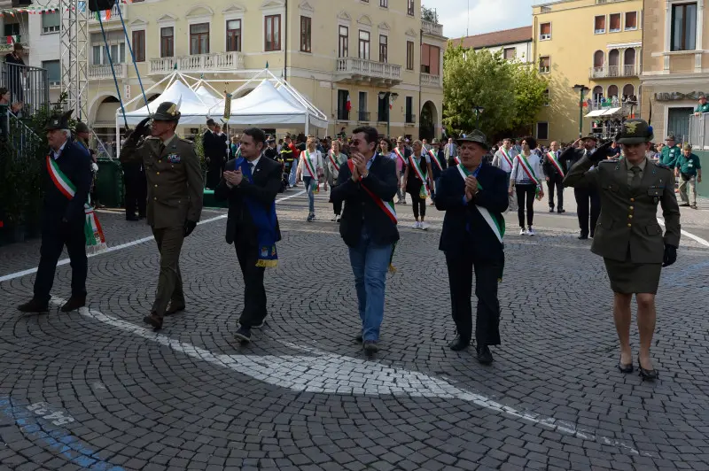 La sfilata delle penne nere bresciane