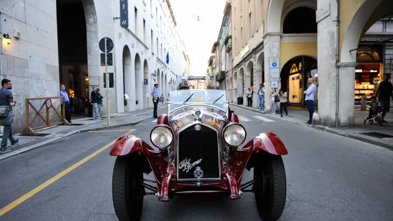 Un'Alfa Romeo storica in città - Foto Reporter Checchi © www.giornaledibrescia.it