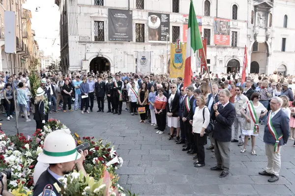 Commemorazione in piazza Loggia