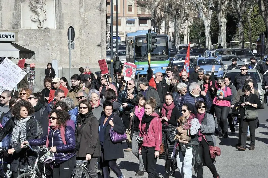 Orro marzo: la manifestazione lungo le vie della città