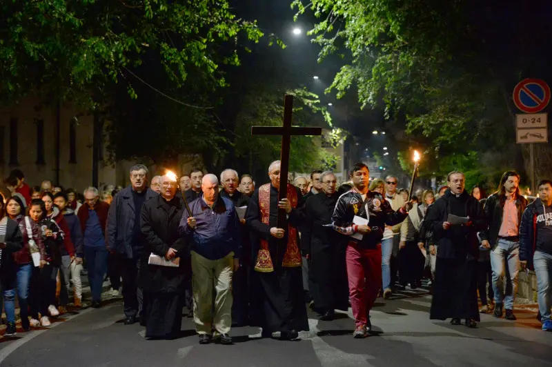 Via Crucis in citt5à: le foto