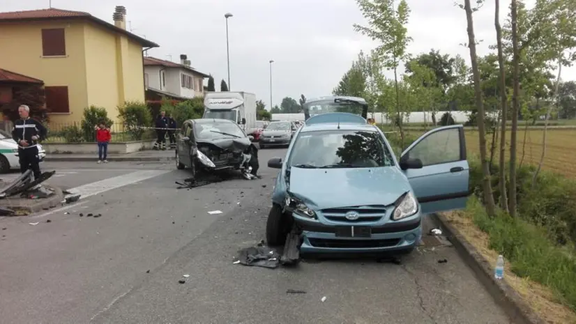 Mairano, tre feriti nello schianto