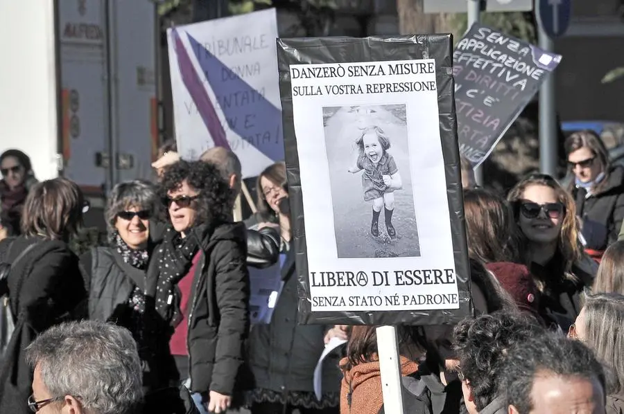 Orro marzo: la manifestazione lungo le vie della città