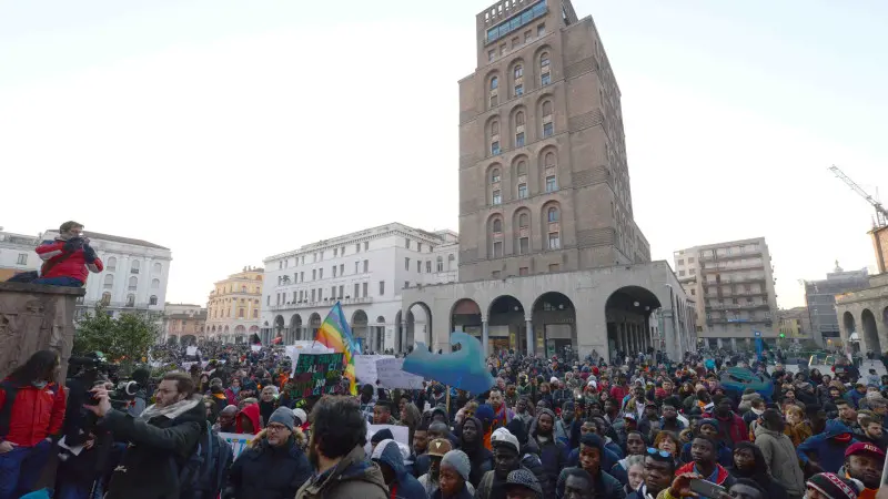 La marcia per l'accoglienza in città