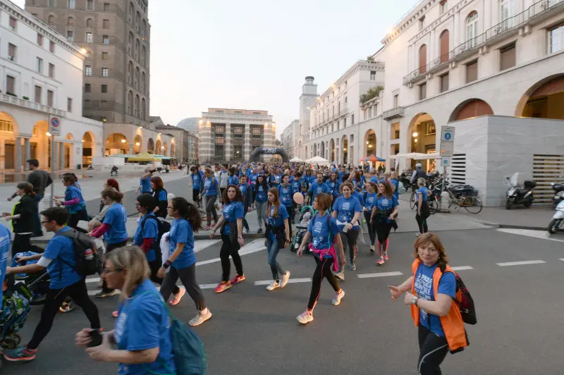 CorriXBrescia si tinge di blu