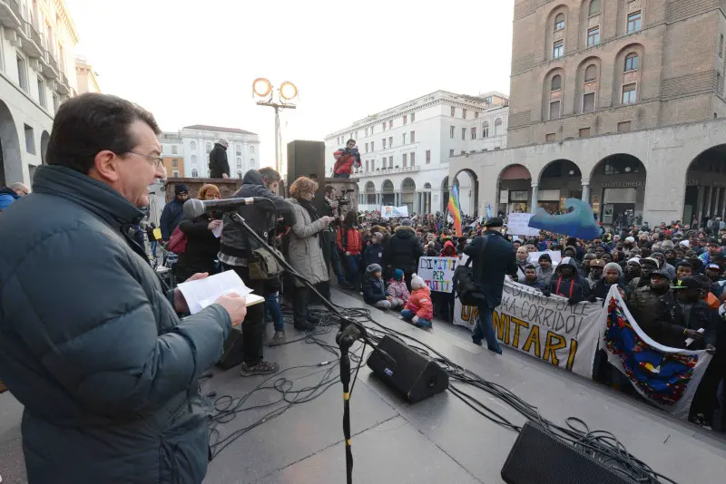 La marcia per l'accoglienza in città