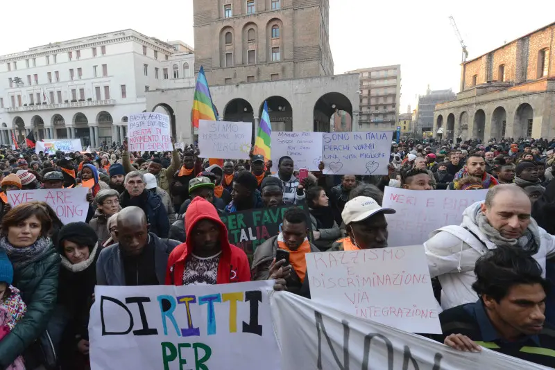 La marcia per l'accoglienza in città