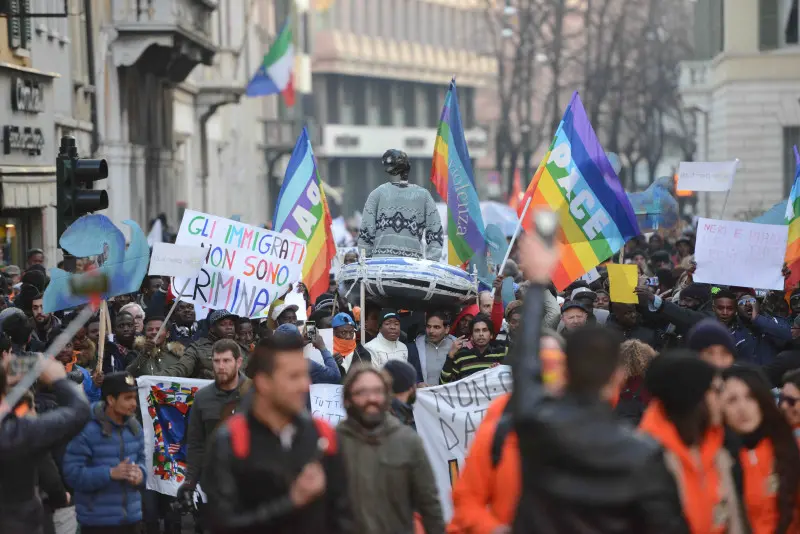 La marcia per l'accoglienza in città