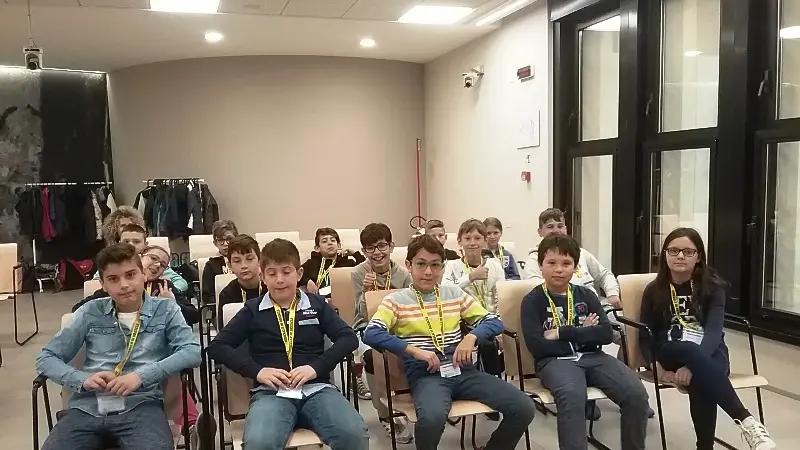 Gli alunni delle classi quinte della primaria di Clusane