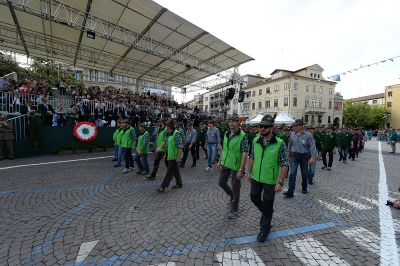 La sfilata delle penne nere bresciane