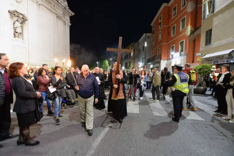 Via Crucis in citt5à: le foto