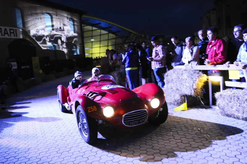 Le Mille Miglia rendono omaggio a Enzo Ferrari