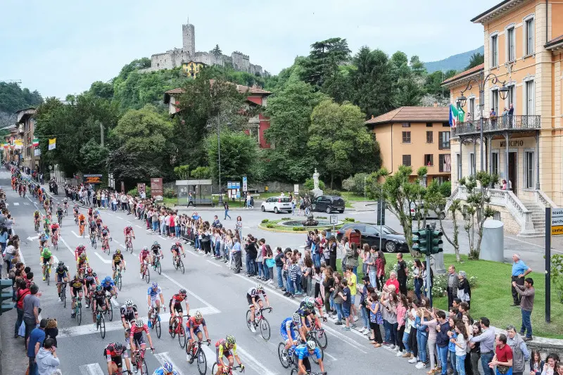 Il passaggio del Giro d'Italia in Valcamonica