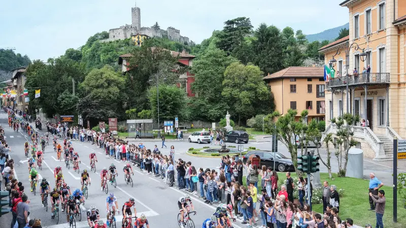 Il passaggio del Giro d'Italia in Valcamonica