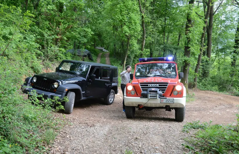 Squadre al lavoro per domare le fiamme a Sant'Onofrio