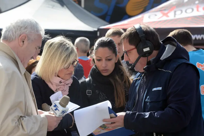 In piazza con noi in centro a Brescia