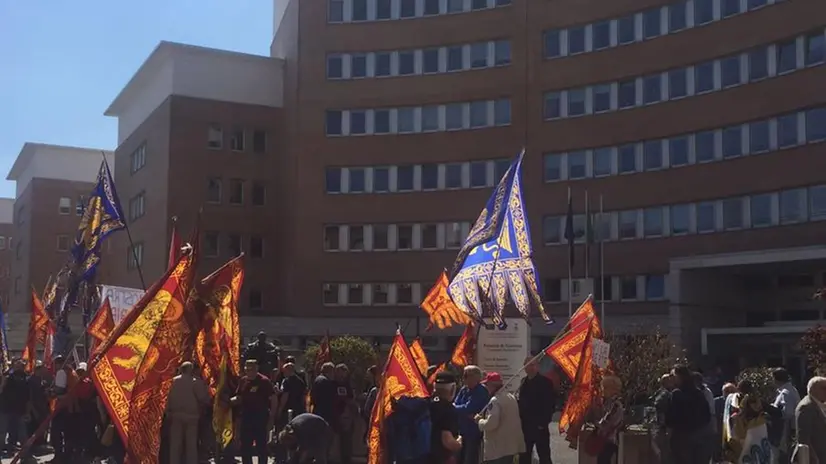 Secessionisti, manifestazione di fronte al tribunale