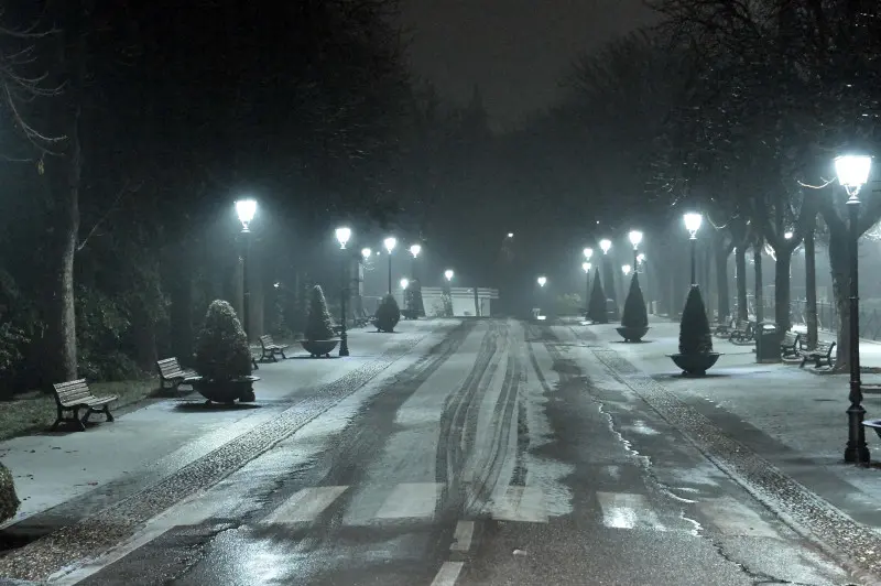 Leggera nevicata e spargisale in azione