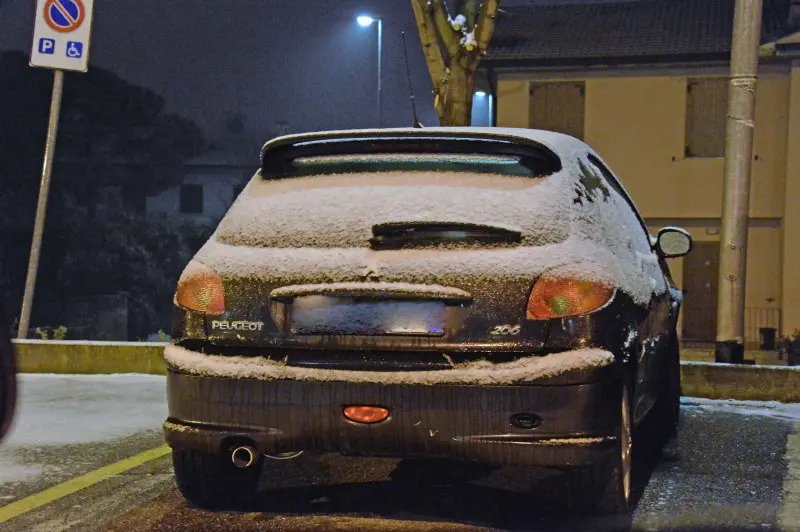 Leggera nevicata e spargisale in azione