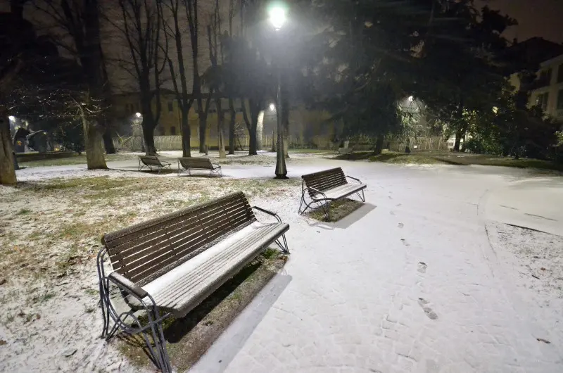 Leggera nevicata e spargisale in azione