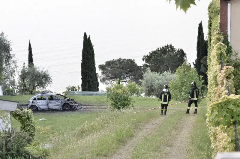 Padenghe, marito e moglie nell'auto carbonizzata