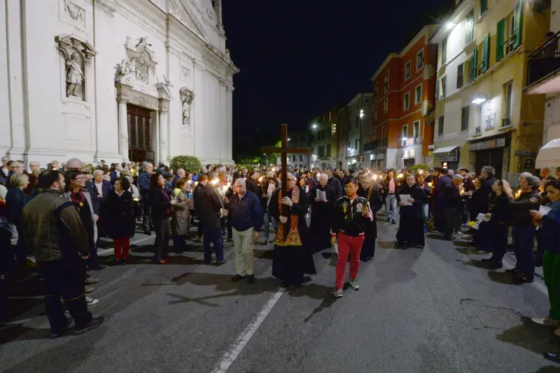 Via Crucis in citt5à: le foto