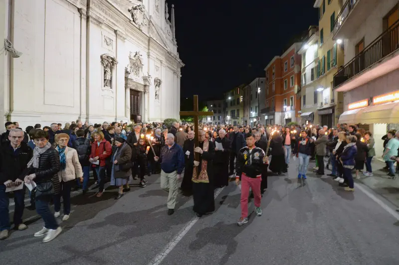 Via Crucis in citt5à: le foto