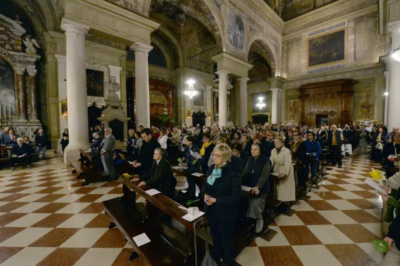 Via Crucis in citt5à: le foto