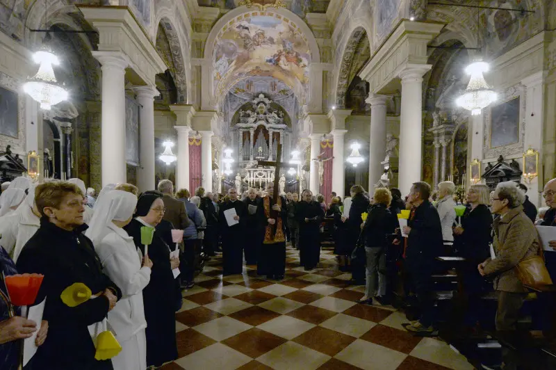 Via Crucis in citt5à: le foto