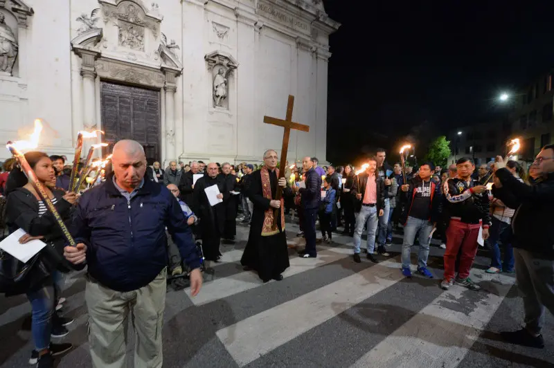 Via Crucis in citt5à: le foto