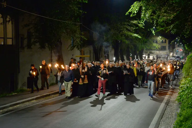 Via Crucis in citt5à: le foto