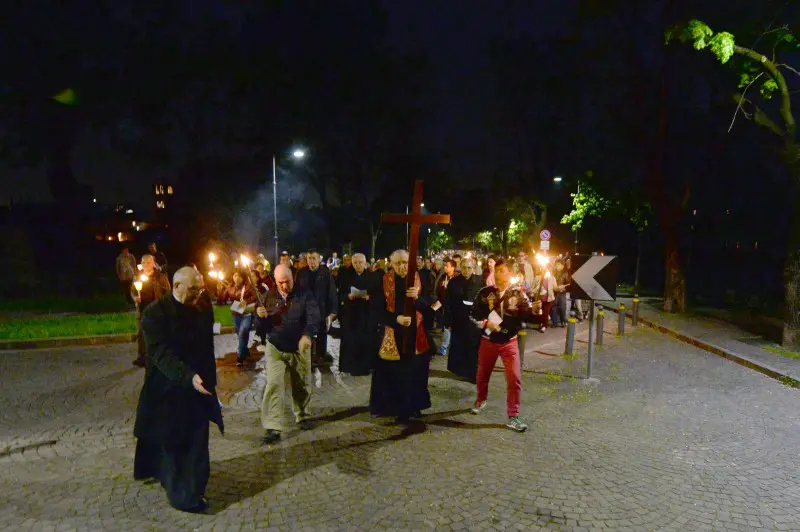 Via Crucis in citt5à: le foto