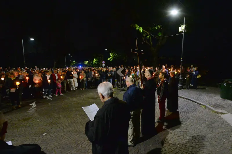 Via Crucis in citt5à: le foto