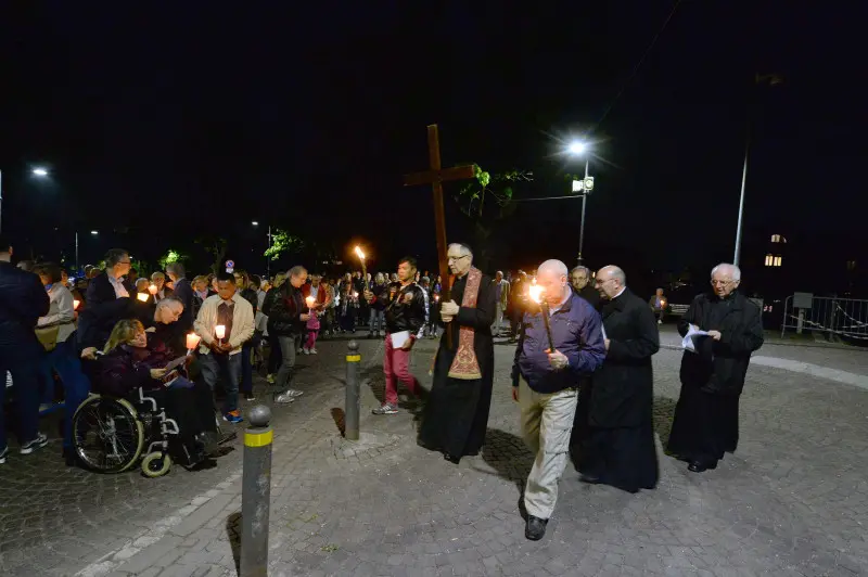 Via Crucis in citt5à: le foto