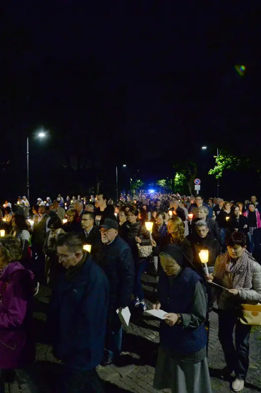 Via Crucis in citt5à: le foto