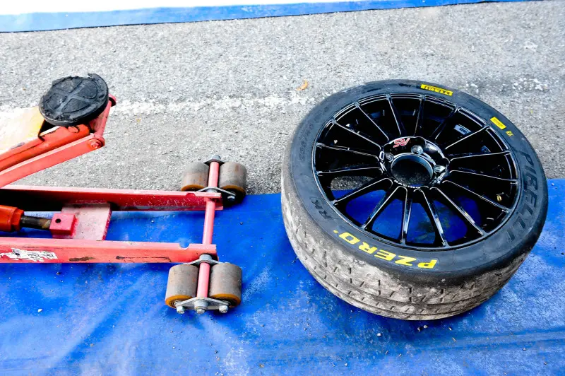 I preparativi delle auto del Rally 1000 Miglia