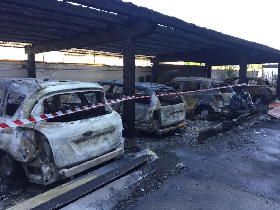 Le auto incendiate a Ciliverghe di Mazzano