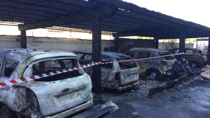 Le auto incendiate a Ciliverghe di Mazzano