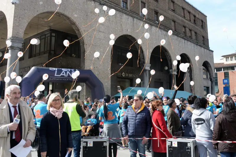 In piazza con noi in centro a Brescia