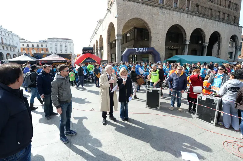 In piazza con noi in centro a Brescia