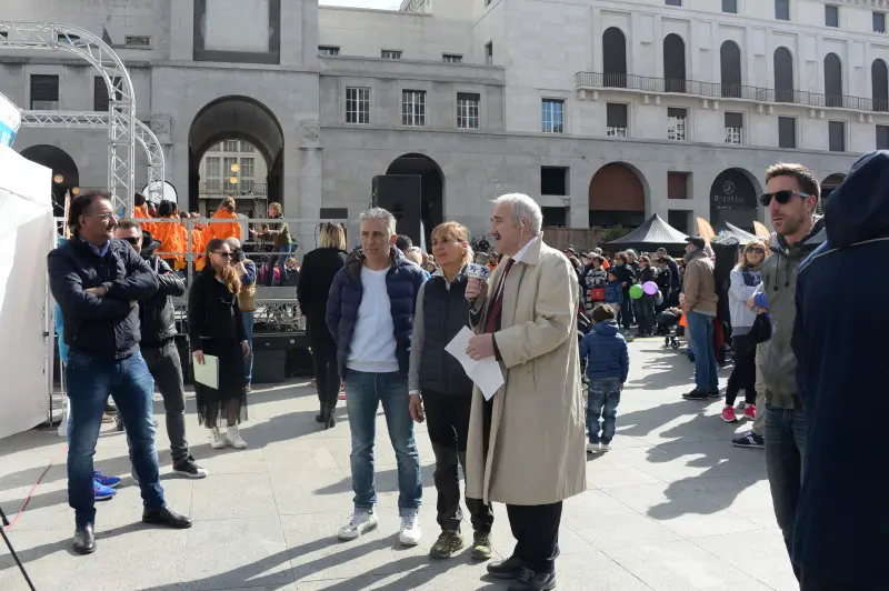 In piazza con noi in centro a Brescia