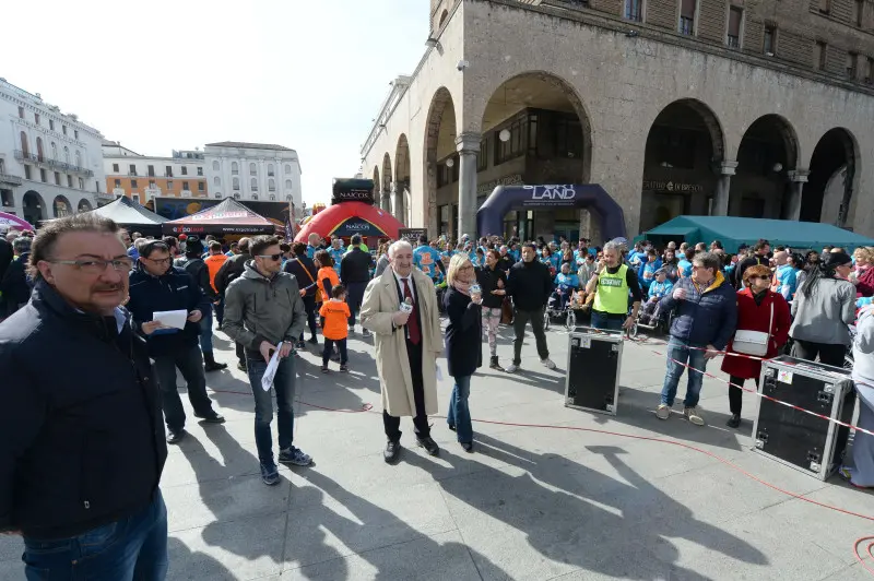 In piazza con noi in centro a Brescia