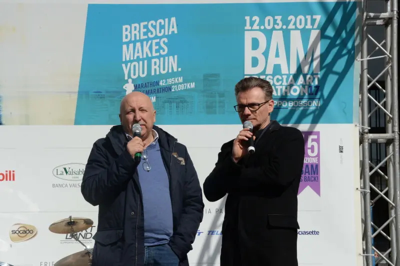 In piazza con noi in centro a Brescia