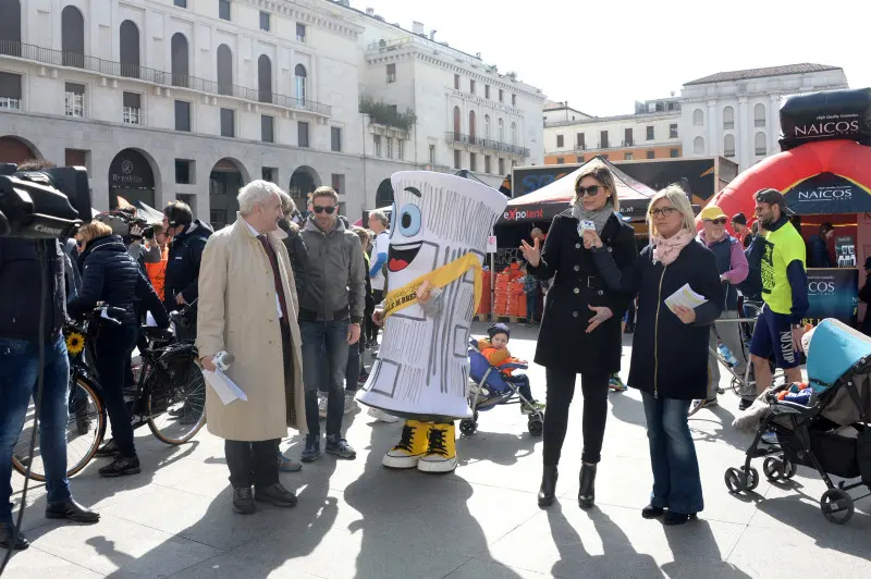 In piazza con noi in centro a Brescia