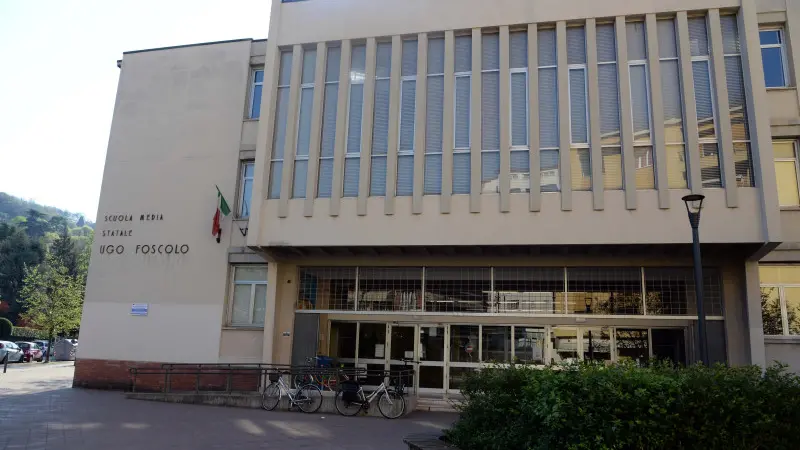 Scuola Ugo Foscolo, allarme bomba questa mattina prima della campanella - © www.giornaledibrescia.it