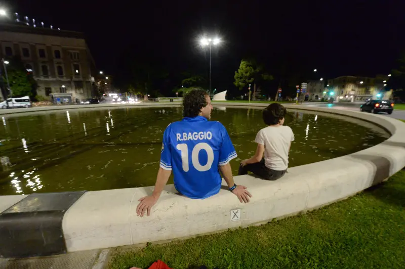 Brescia resta in B, in piazza Repubblica la festa non parte