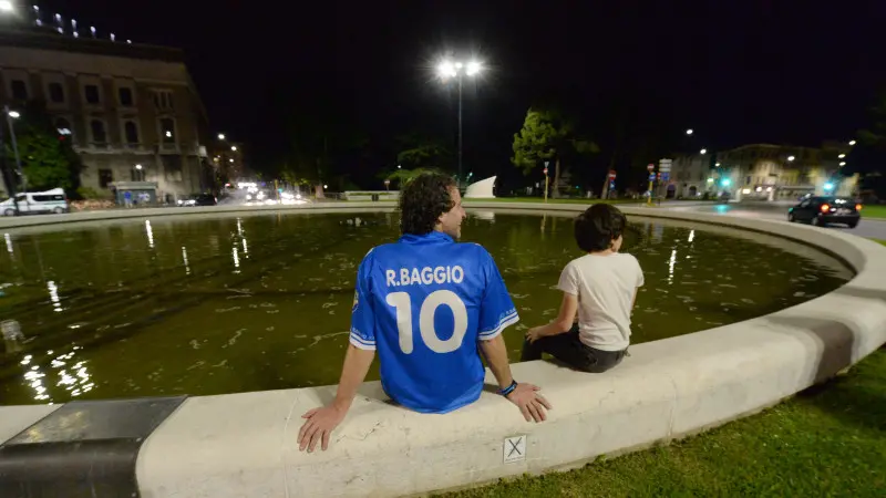 Brescia resta in B, in piazza Repubblica la festa non parte