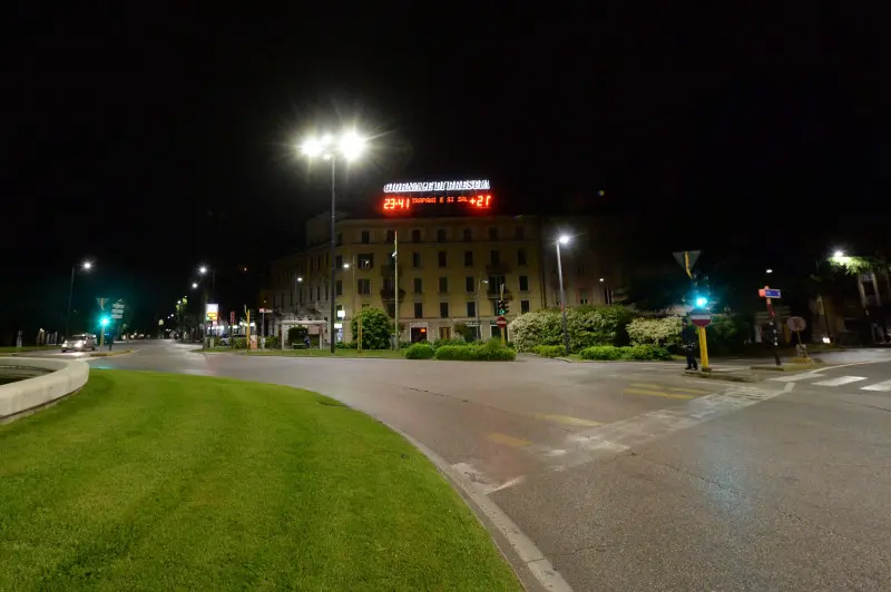 Brescia resta in B, in piazza Repubblica la festa non parte